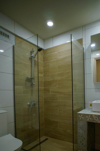 Bathroom 4, Sandika Apartments, Crete