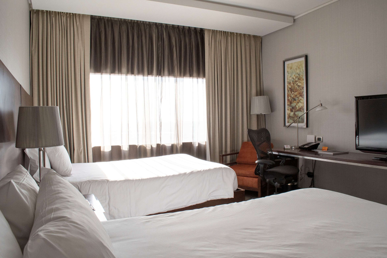 Bedroom 4, Hilton Garden Inn Santiago Airport, Santiago