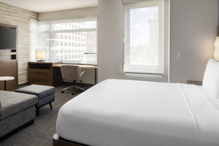 Bedroom 3, Residence Inn by Marriott Oakland Downtown, Alameda