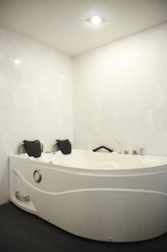 Bathroom 4, Newland Hotel, Johor Bahru