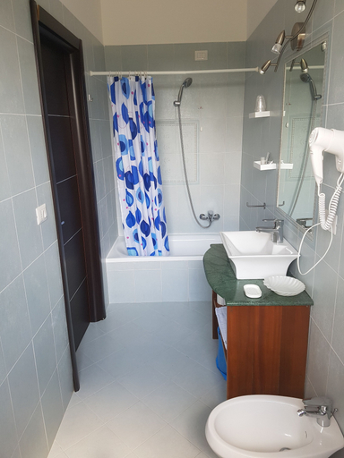 Bathroom 5, Ascot Hotel, Caserta