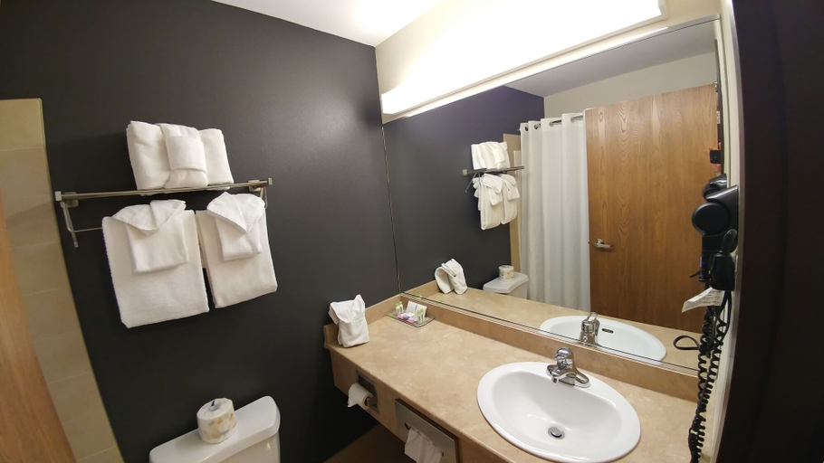 Bathroom 5, Super 8 by Wyndham Quebec City, Communauté-Urbaine-de-Québec