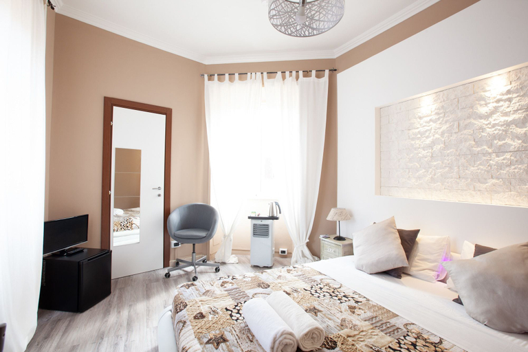 Bedroom 4, Heart of San Lorenzo, Roma