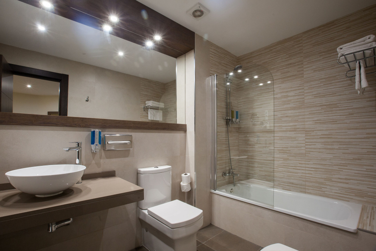 Bathroom 4, Hotel Don Paco, Málaga