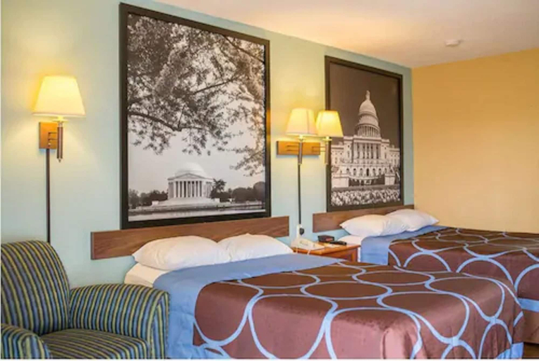 Bedroom 3, Super 8 by Wyndham Alexandria/Washington D.C. Area, Alexandria