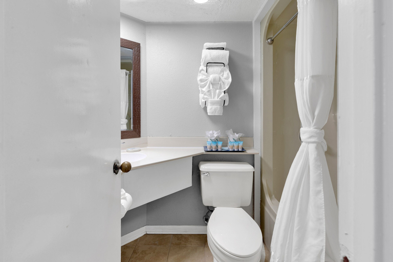 Bathroom 4, The Palms by Hosteeva, Horry