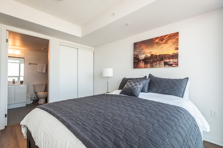 Bedroom 3, Life Suites Soho 2 Bed - 2 Bath CN Tower View, Toronto