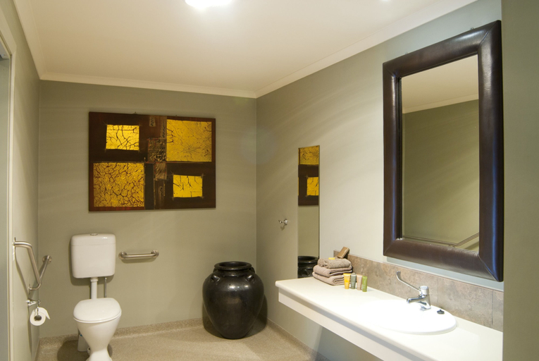 Bathroom 4, Bairnsdale Motel, E. Gippsland - Bairnsdale