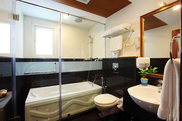 Bathroom 4, Le Maritime, Ernakulam
