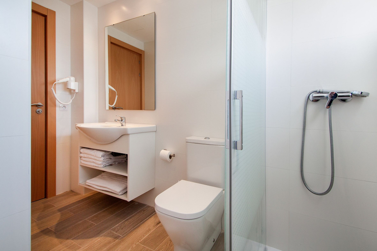 Bathroom 5, Apartamentos Sol y Vera, Baleares