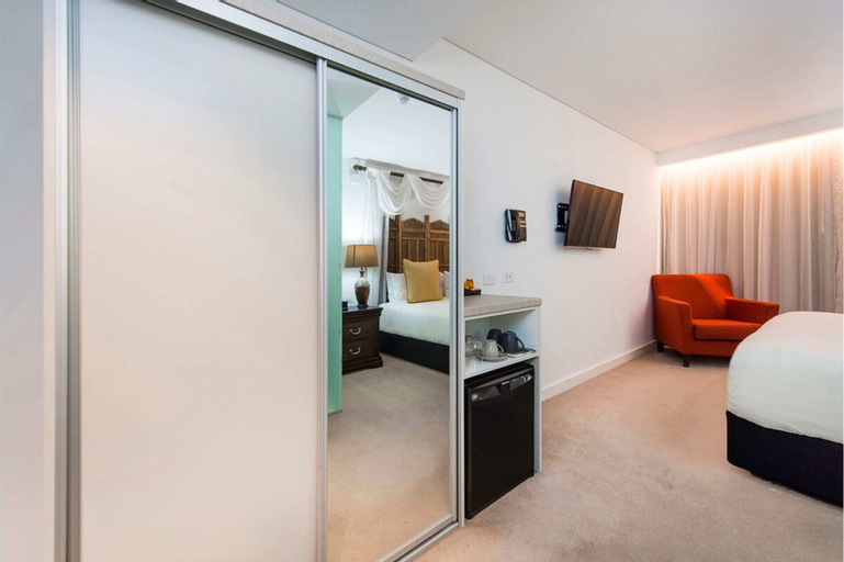 Bedroom 1, Bohemian 1 Bedroom Apartment With Rooftop Terrace, Perth