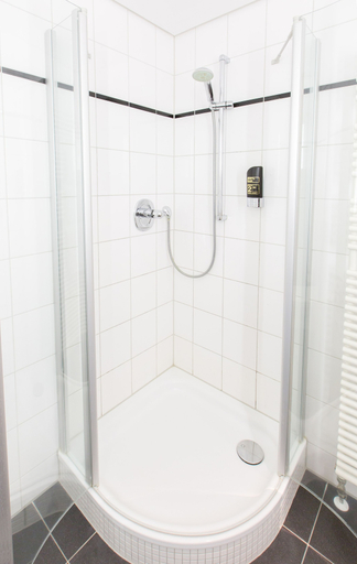 Bathroom 5, Aparion Berlin, Berlin