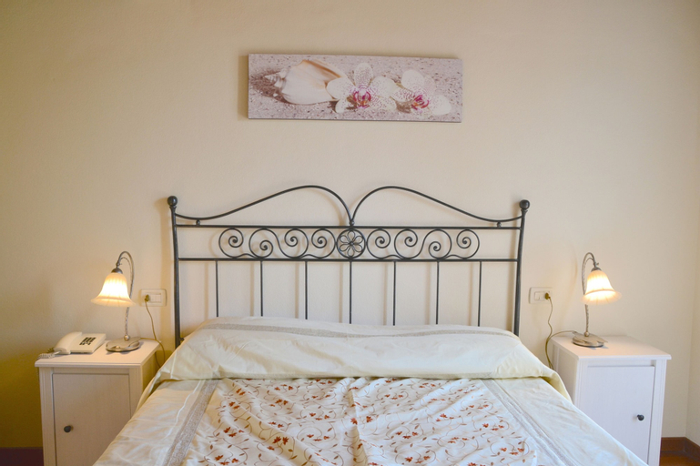 Bedroom 2, Garda Resort Village, Verona