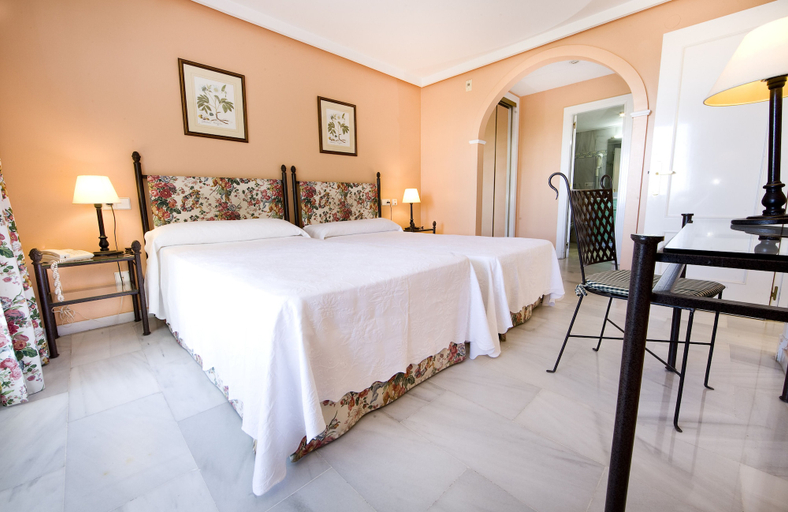 Bedroom 3, Aparthotel Monarque Sultán, Málaga