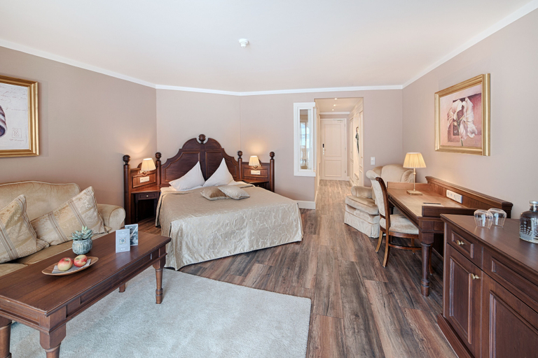 Bedroom 4, Majestic – Unique Spa Resort, Bolzano