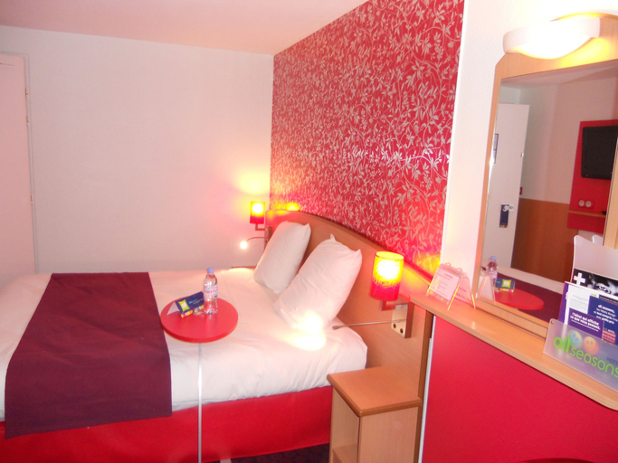 Bedroom 4, ibis Styles Bourg en Bresse, Ain