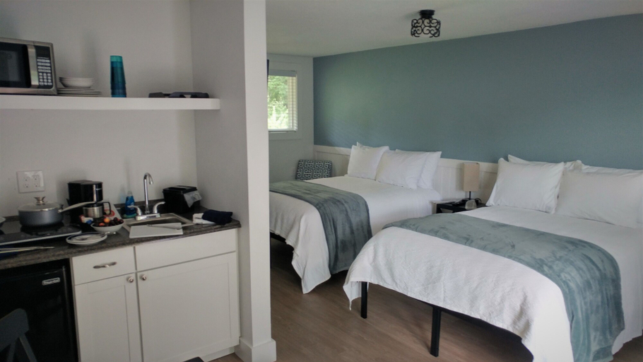 Bedroom 3, Lake Wentworth Inn, Carroll