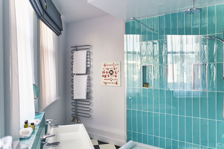 Bathroom 4, Heathcote Hotel, Manchester