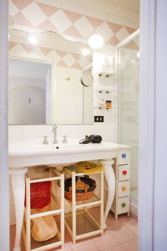 Bathroom sink, Caio Mario, Rome