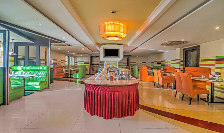 Food & Drinks 4, Treebo Premium Metropolis, Hyderabad