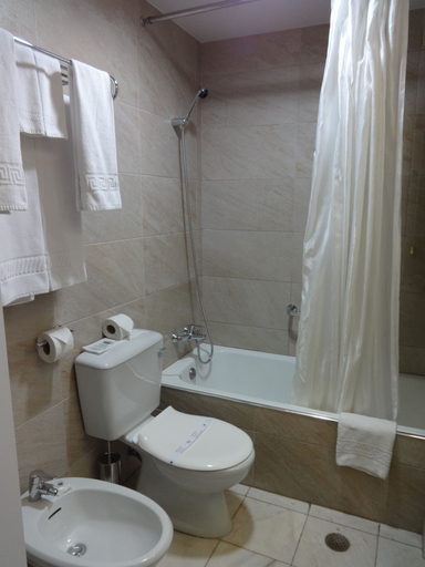 Bathroom 5, Hotel Windsor, Funchal