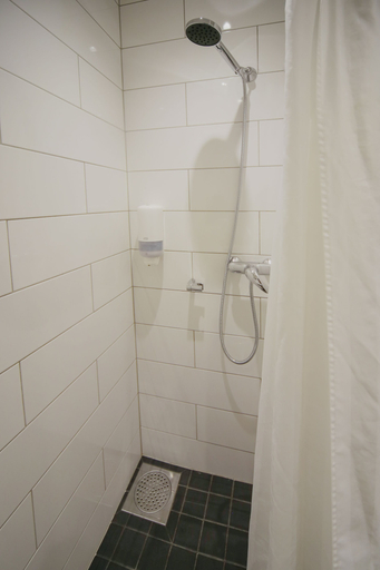 Bathroom 5, GRAND your home with common kitchens with self check-in, Obwalden