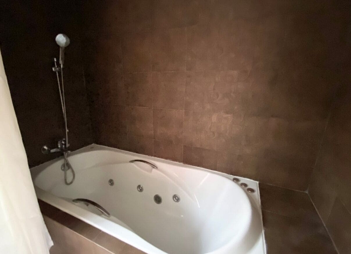 Bathroom 4, NT Place Sukhumvit Suites, Khlong Toey