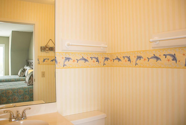 Bathroom 4, 620 New Haven, Beaufort