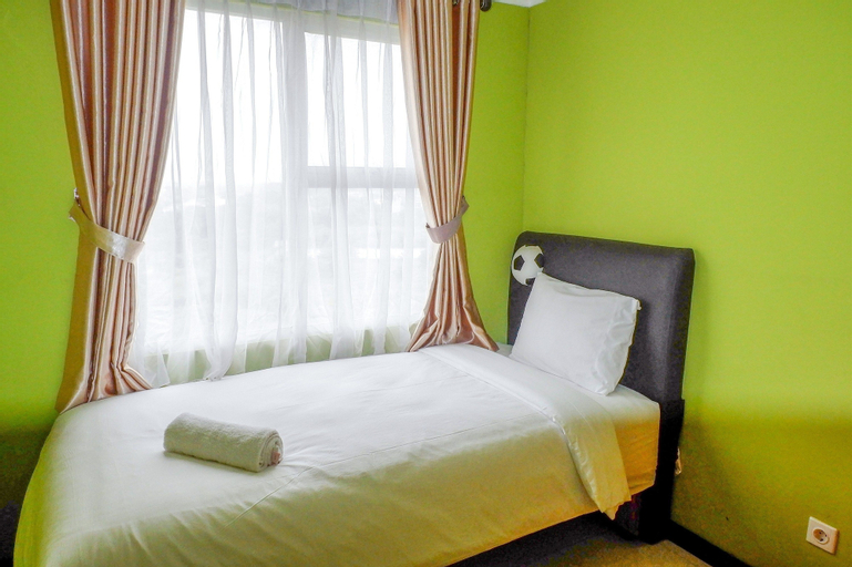 Bedroom 2, Spacious Belmont Residence Apartment near Puri, West Jakarta