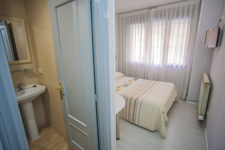 Bedroom 2, Hostal Santa Barbara, Soria