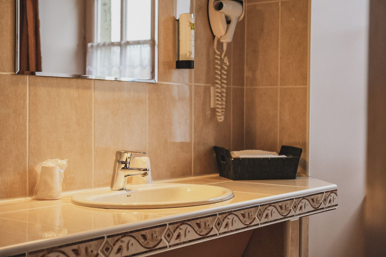 Bathroom 4, Château de la Roque, Manche
