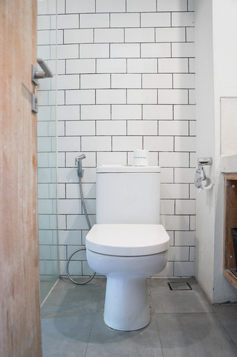 Bathroom 14
