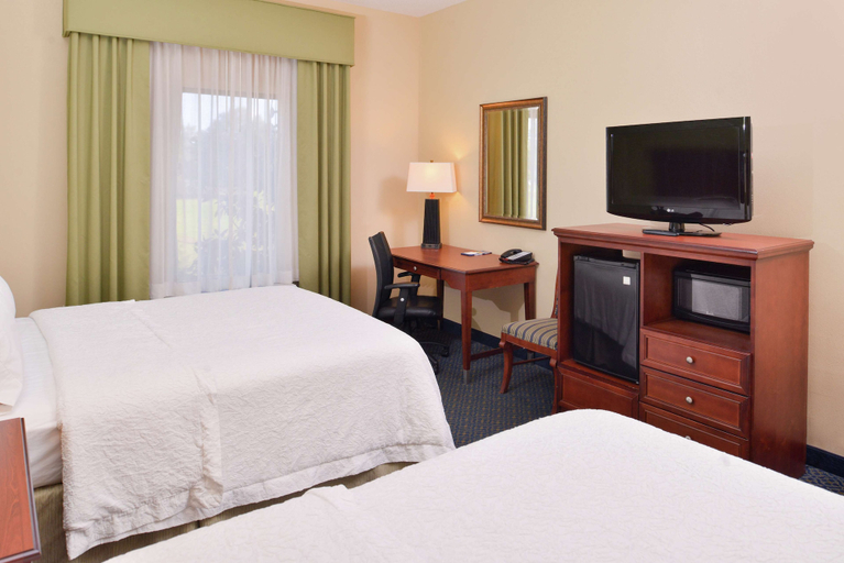 Bedroom 3, Hampton Inn Jackson, Clarke