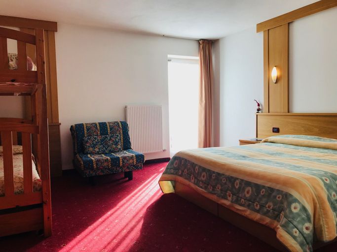 Bedroom 3, Hotel Santoni, Trento