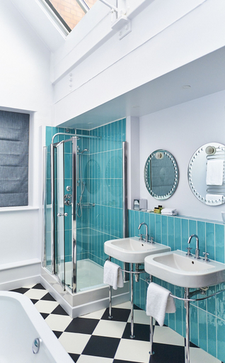 Bathroom 4, Heathcote Hotel, Manchester