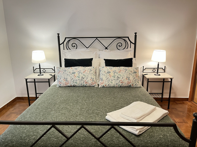 Bedroom 3, 37 Grannys House, Mafra