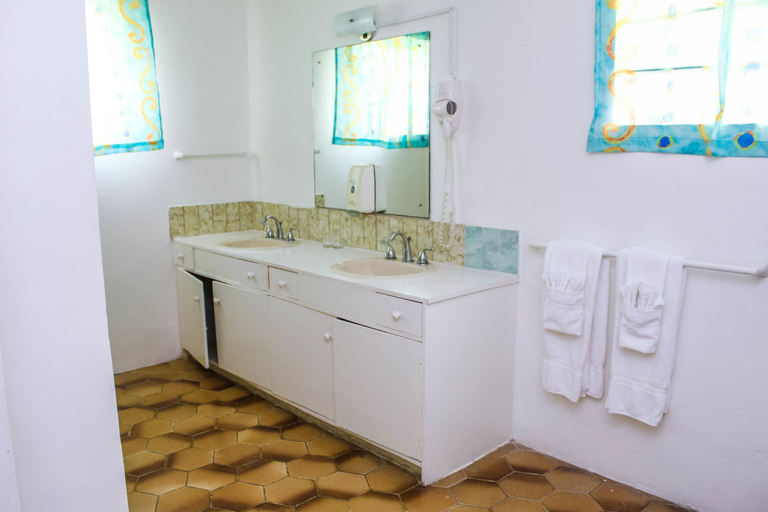 Bathroom 3, The Monteray Hotel