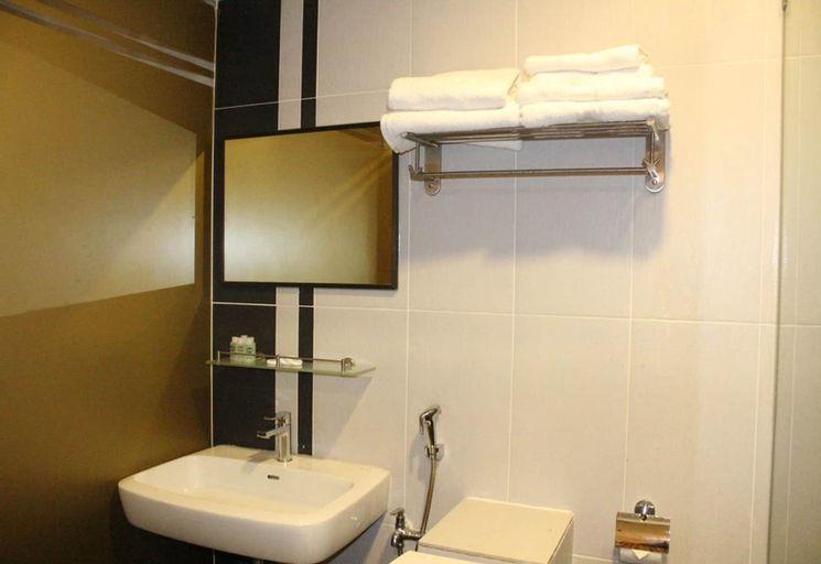 Bathroom 19