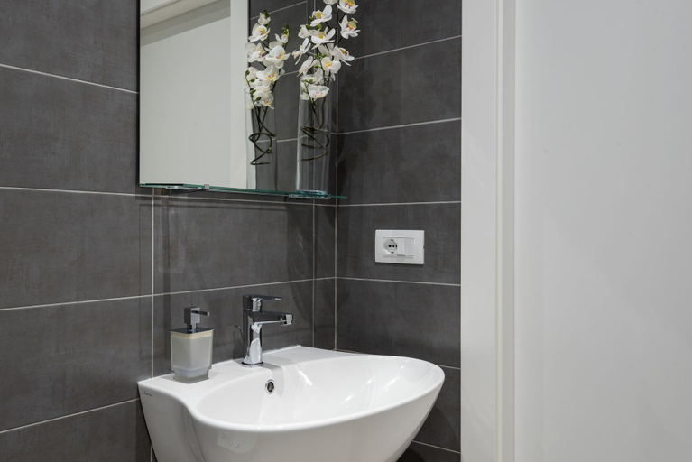Bathroom 3, Wonderful Italy Suites, Syracuse