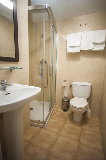 Bathroom 5, Hostal Santa Barbara, Soria