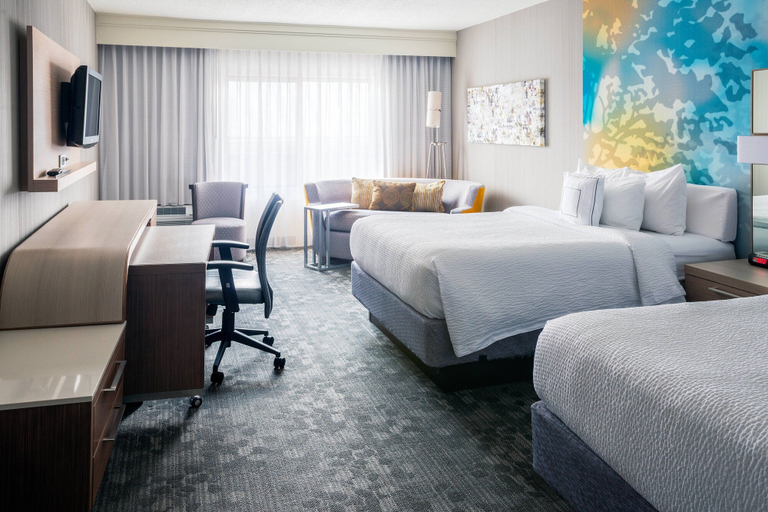 Bedroom 3, Courtyard by Marriott Toledo Rossford/Perrysburg, Wood