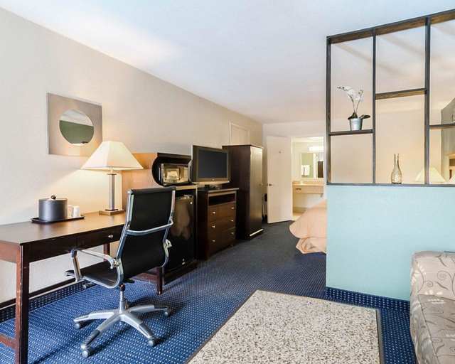 Bedroom 4, Rodeway Inn & Suites Williamsburg Central, Williamsburg