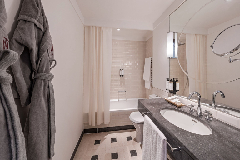 Bathroom 5, Terra Nostra Garden Hotel, Povoação