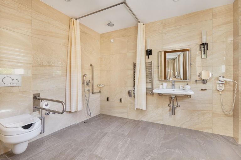 Bathroom 5, Crowne Plaza BUDVA by IHG