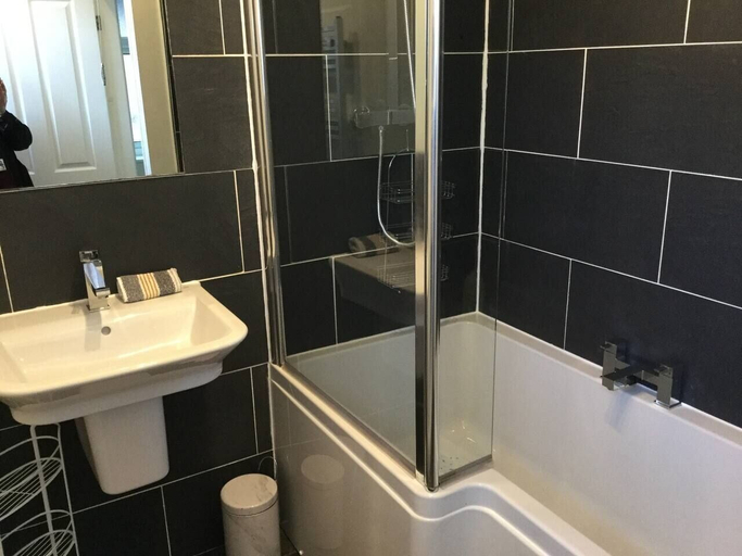 Bathroom, Shaw Properties Teal Road, Darlington