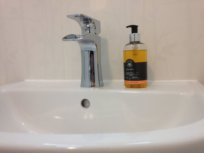 Bathroom 3, Troedyrhiw Holiday Cottages, Ceredigion