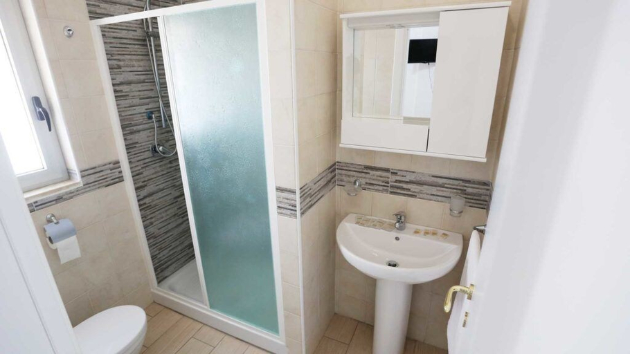 Bathroom 3, Camping B&B Lido di Salerno, Salerno