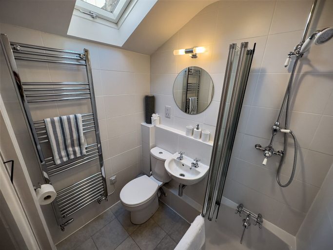 Bathroom 3, All Seasons Cottage Breaks, Suffolk