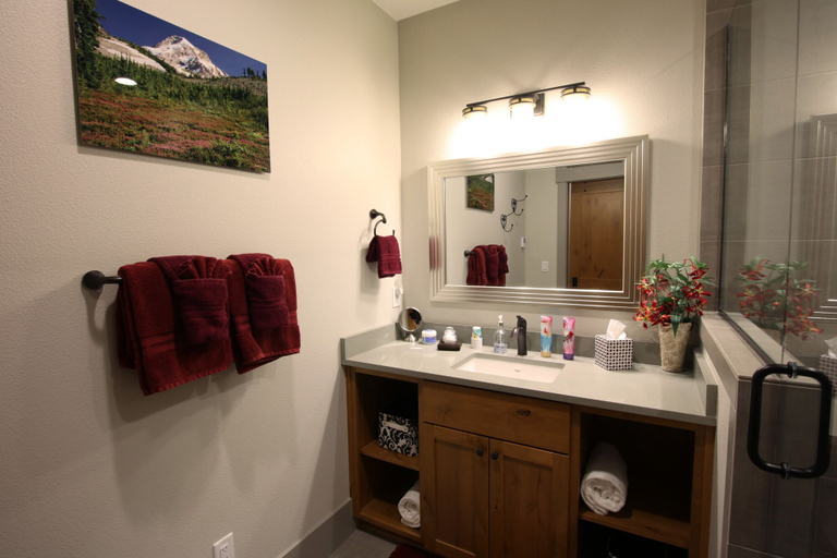 Bathroom 3, Bella Collina Bed & Breakfast, Yamhill