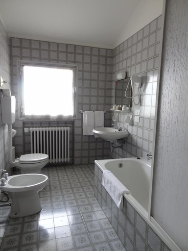 Bathroom 4, Hotel Giardino, Brescia